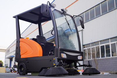 榮事達(dá)半封閉駕駛式掃地機(jī) 榮事達(dá)半封閉駕駛式掃地機(jī).jpg